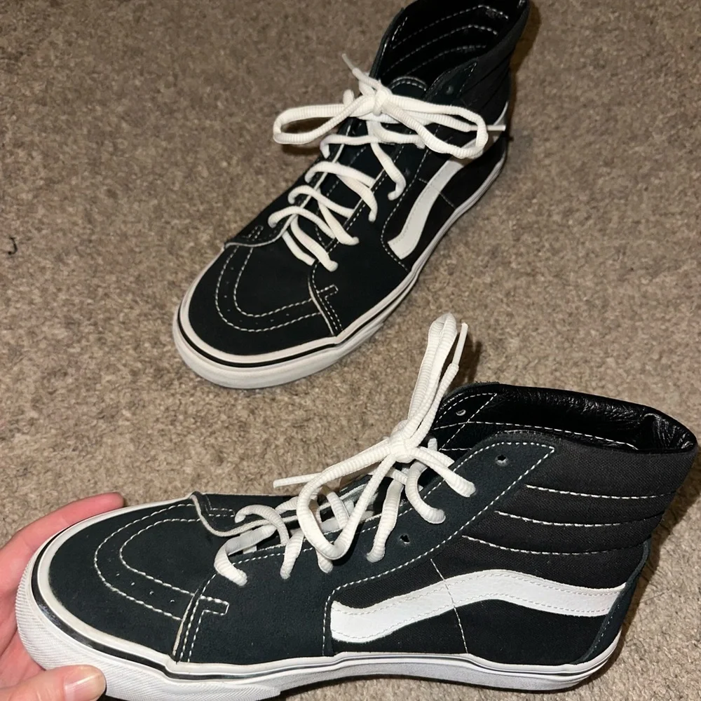 Hi-Top Vans - Picture 2 of 8